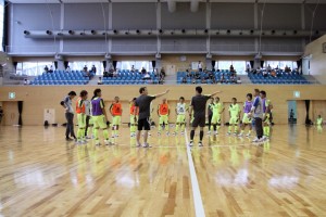 急な決定、そして平日にもかかわらず、約50名の県内指導者、コーチ、選手などがエコパサブアリーナに集まり日本代表候補の練習に熱い視線を注いだ。