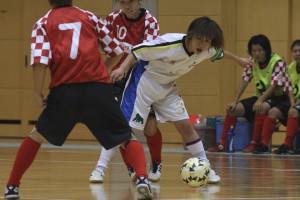 今季キャプテンを務めるgolrira(3)松島。対人の強さ、スピード、シュート力などチームを引っ張る原動力だ。この試合も貴重な3点目を奪い勝利に貢献した。