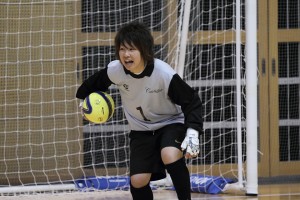 新規参入チームCastillon FCのゴールを守る川口真奈(1)。