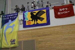 大会の冠スポンサー「おやつカンパニー」のバナーも掲げられていました。この予選開催地、三重県は津市に本拠を置く企業です。そう！ベビースターラーメンで有名ですね！！