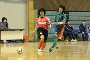 Frontier FC vs golrira shizuokaの試合から。golrira shizuokaの松島千佳(3)はこの日一旦同点に追いつくゴールを決めた。その1点で今季の東海女子の得点王のタイトルをギャングレディースの森本選手と分け合うこととなった。
