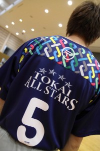 TOKAI ALL STARS・・・デザインされている☆4つは東海地域の4県を表します！開催日は4月24日、会場は大洋薬品オーシャンアリーナ、そして入場無料！みなさん、是非、ご観戦ください！！