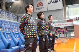 ▲こちらはスタッフ。左から小板代表、斉藤コーチ、櫻井監督。