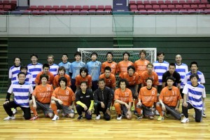 2011静岡県男子フットサル選抜・・・スタッフ、選手全員での集合写真です。