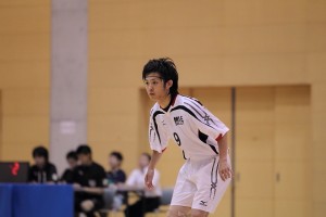 石川哲也(9)。新たな若手選手が経験を積む。