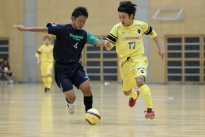 ▲県リーグ時代は高柳とともにチームの得点源だった佐藤栄祐(4)。第1節では東海リーグ昇格後のチーム初ゴールを奪っているがこの試合では不発。samuraiの17番は最初の逆転ゴールを決めた堀智也(17)。